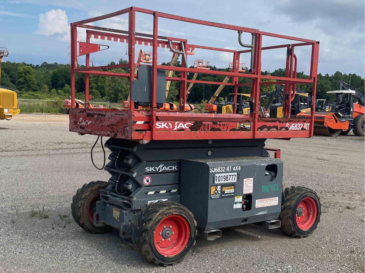 2016 Skyjack SJ-6832RT
