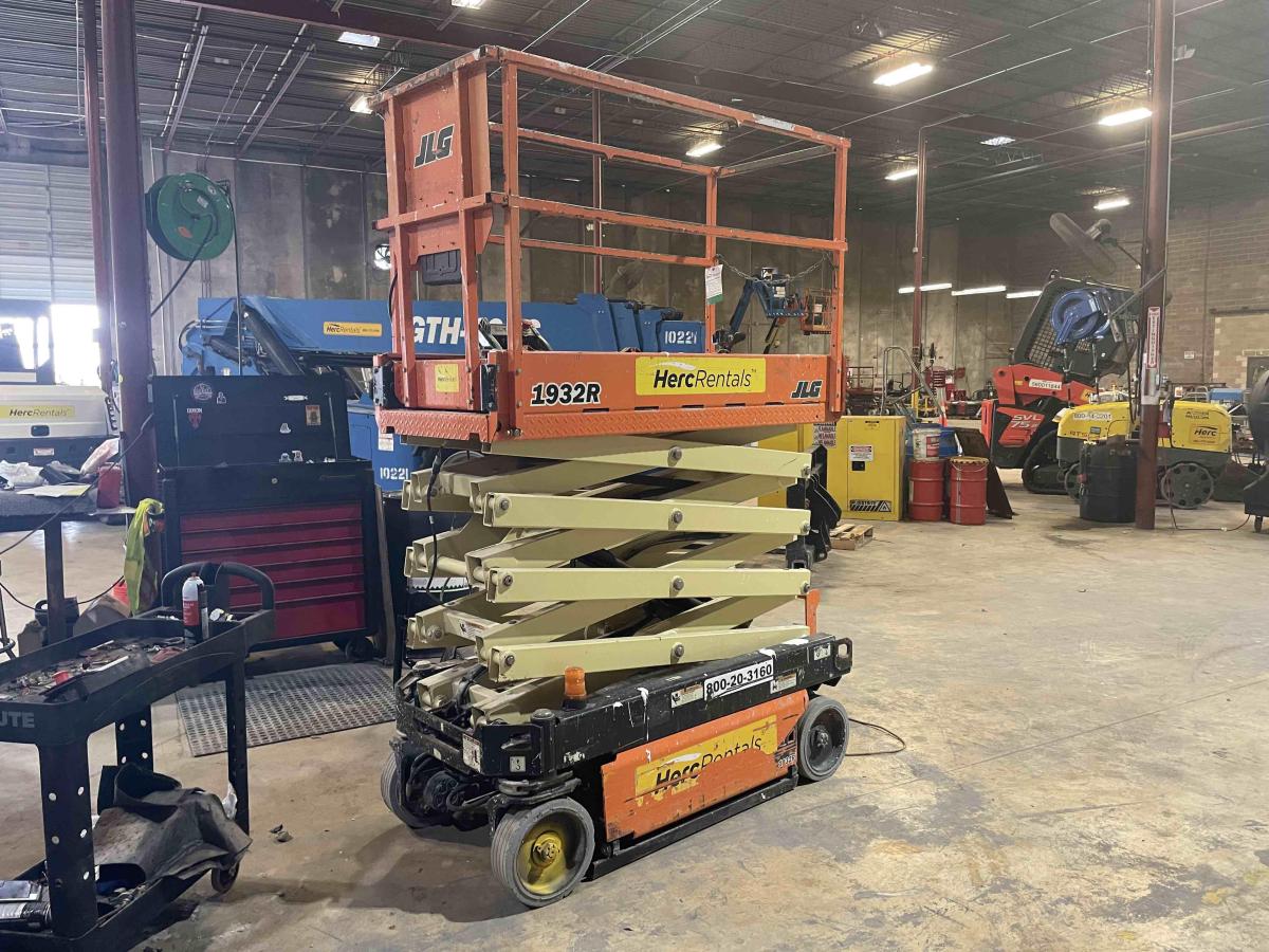 2018 JLG 1932R