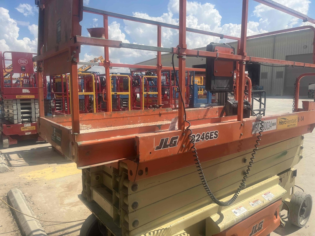 2018 JLG 3246ES-4