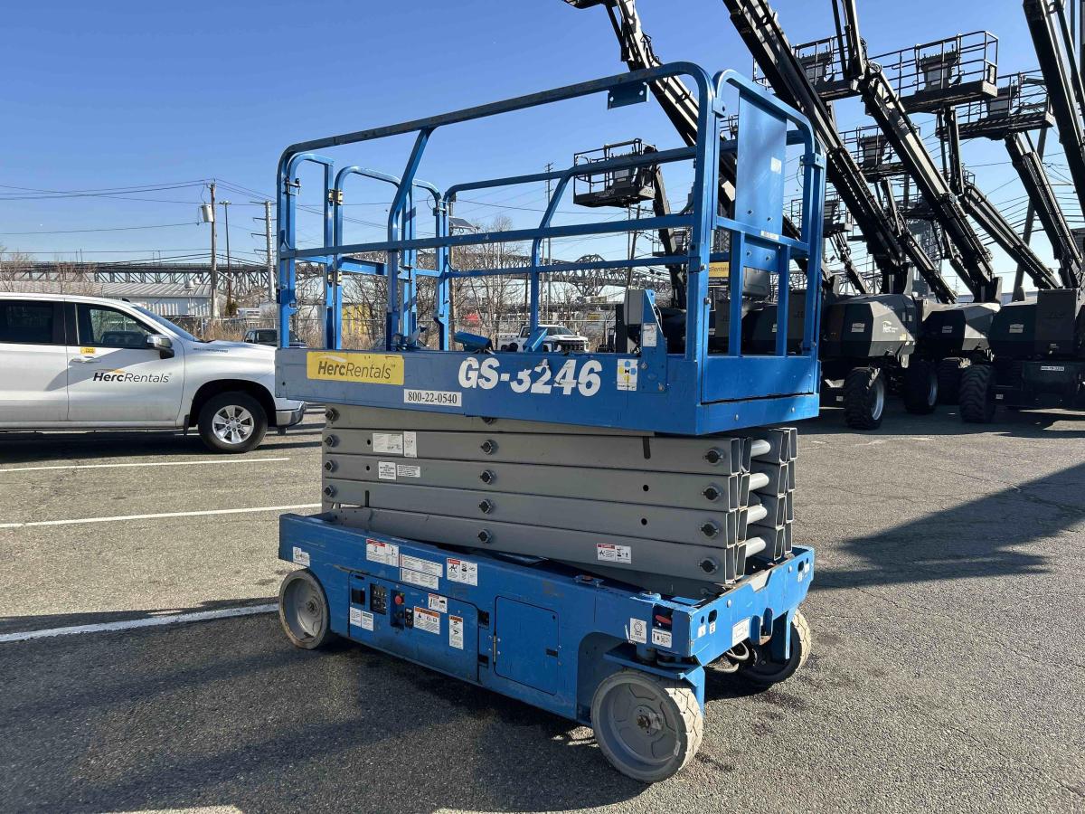 2018 Genie GS-3246