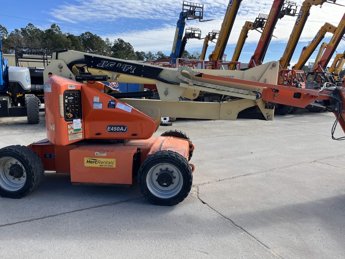 2016 JLG E450AJ-2