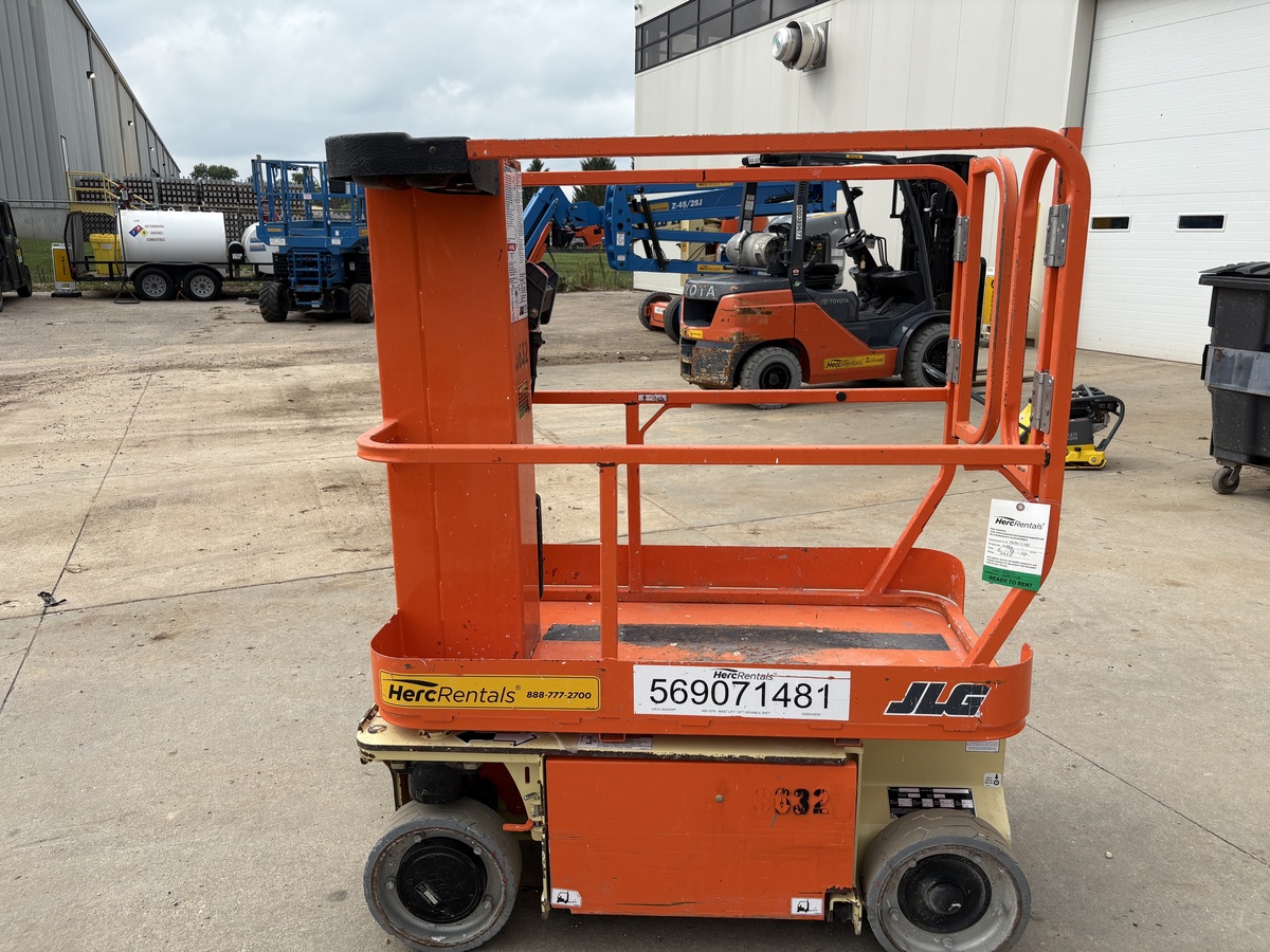 2015 JLG 1230ES-4