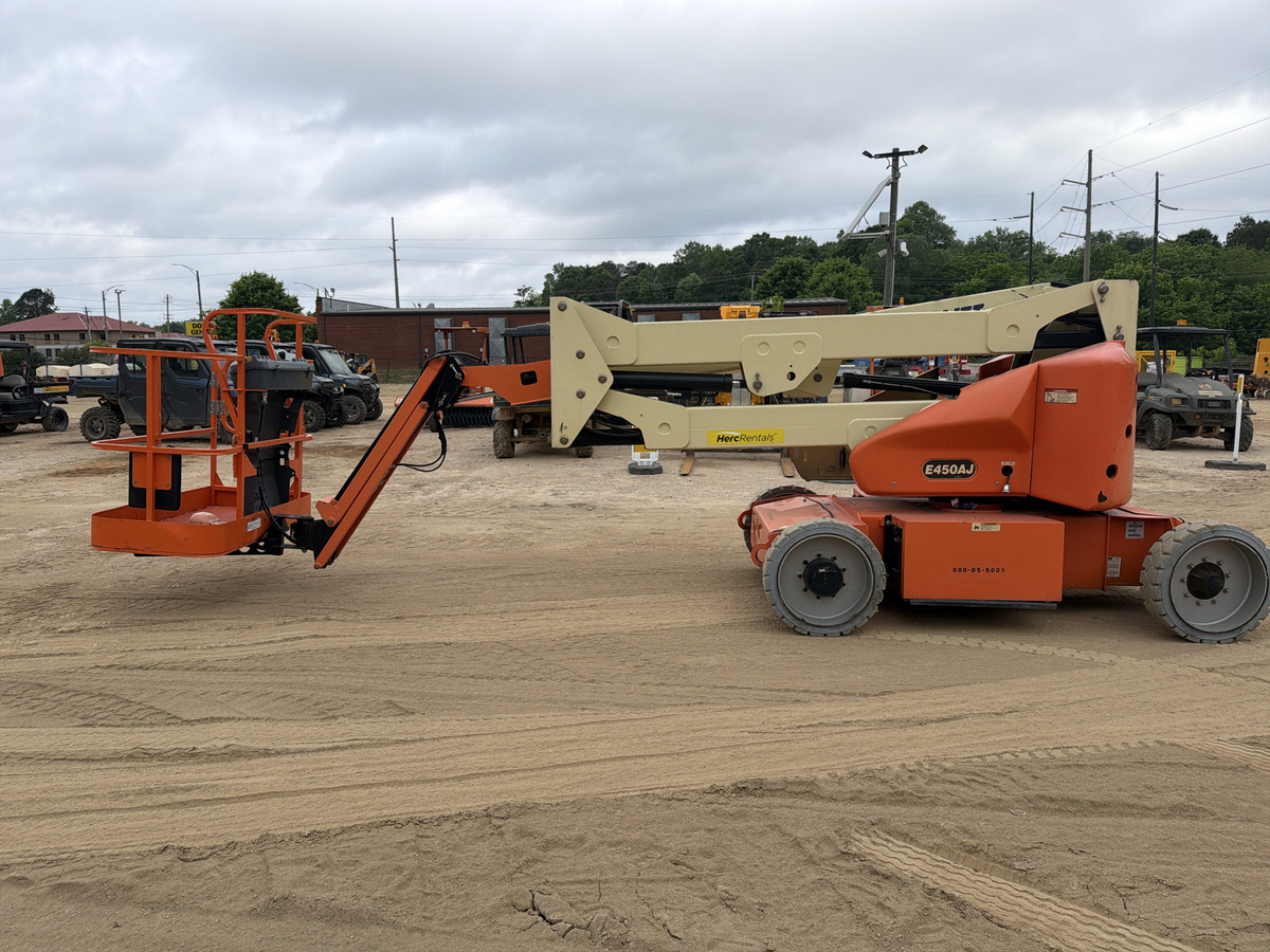 2015 JLG E450AJ-4