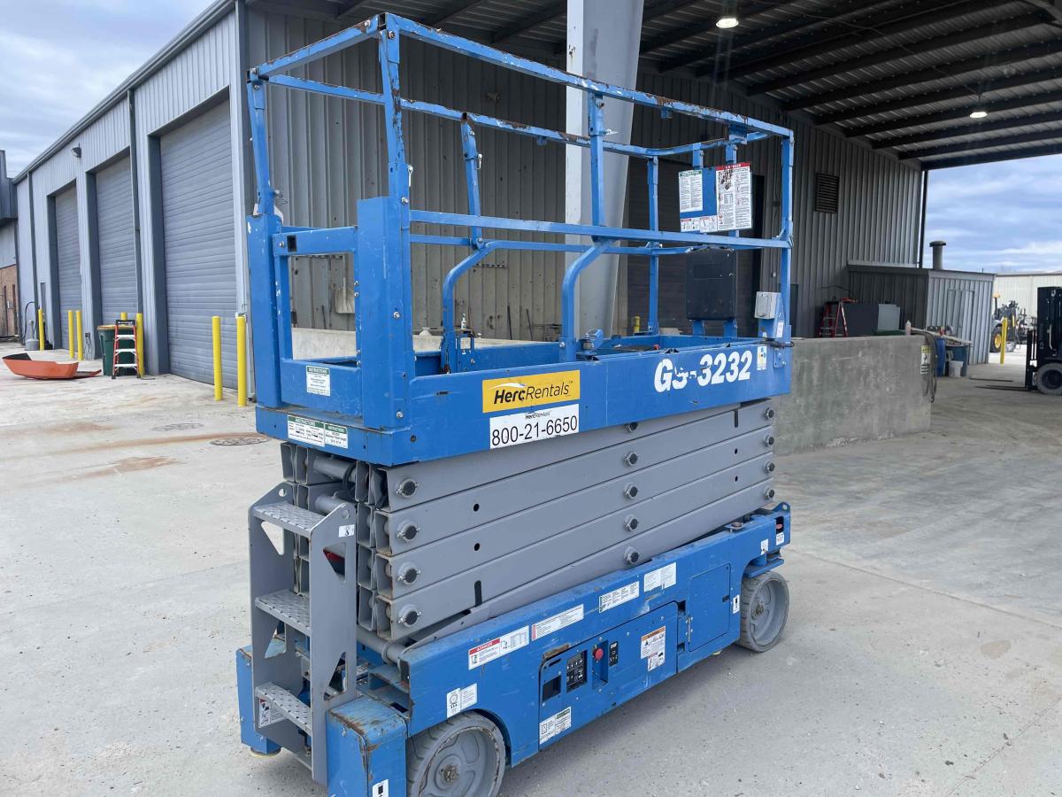 2018 Genie GS-3232