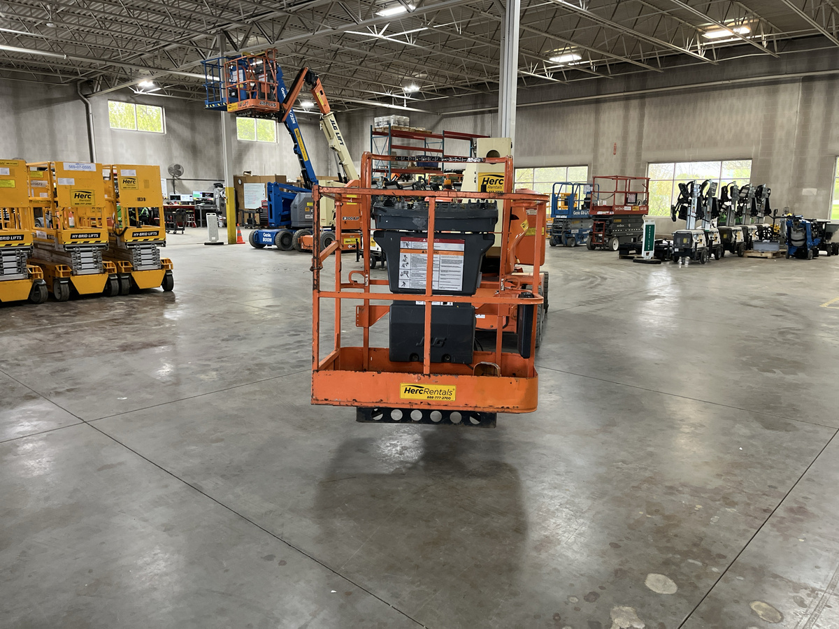 2016 JLG E400AN-4