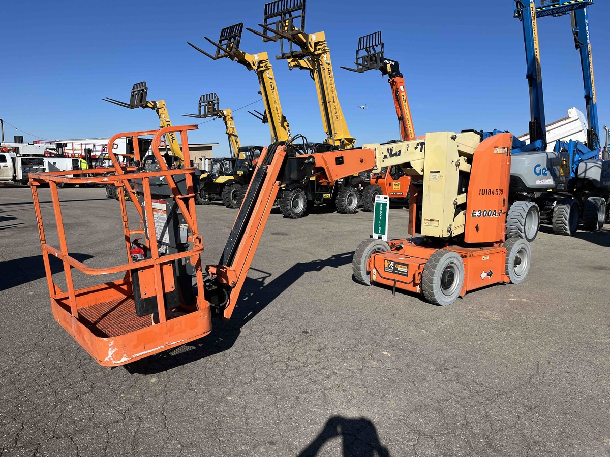 2016 JLG E300AJP