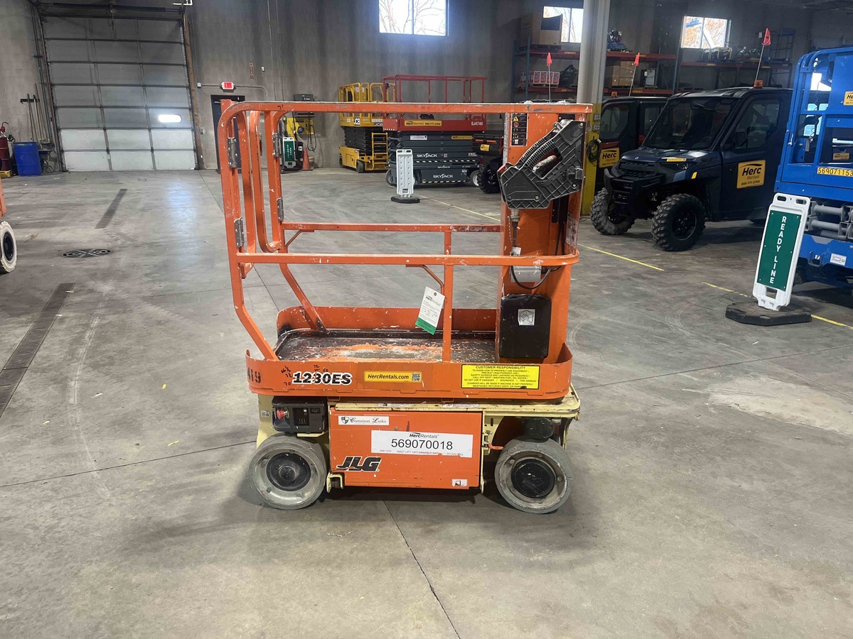 2015 JLG 1230ES