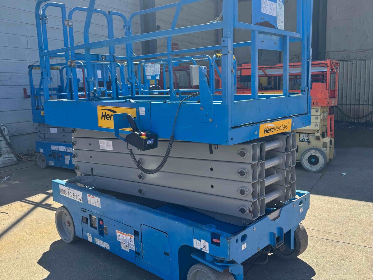 2017 Genie GS-3246-4