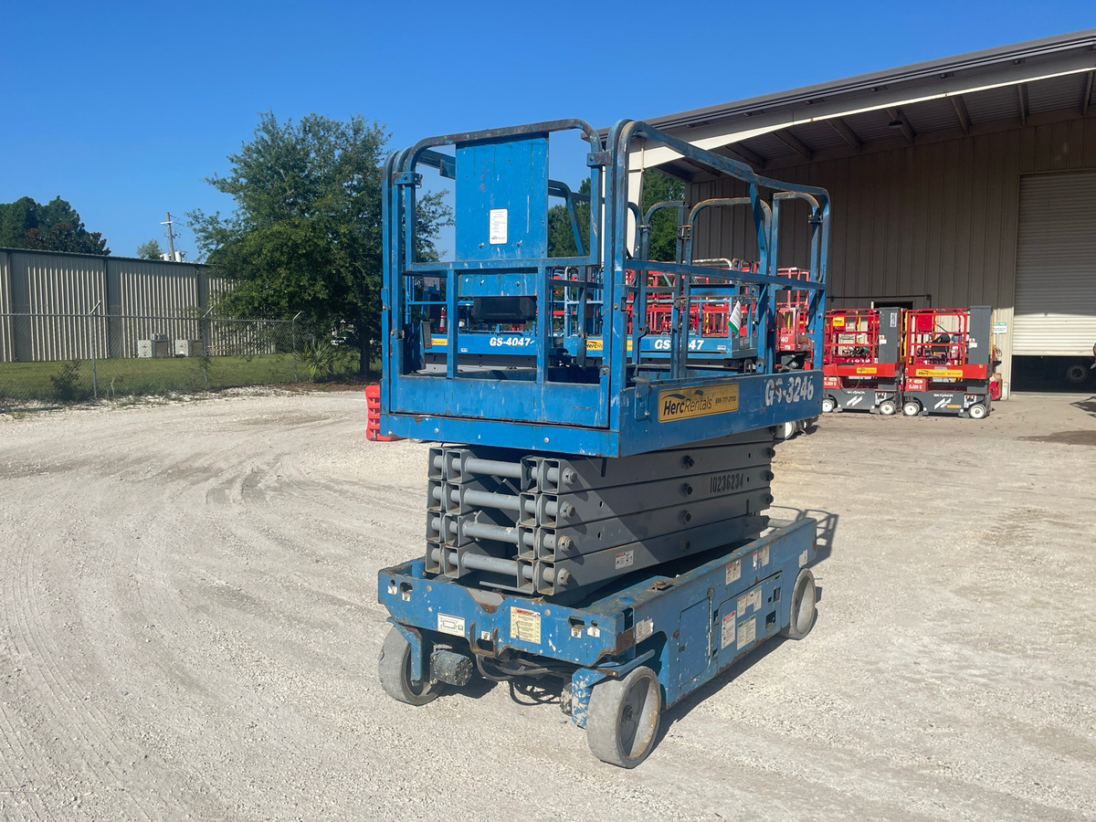 2018 Genie GS-3246
