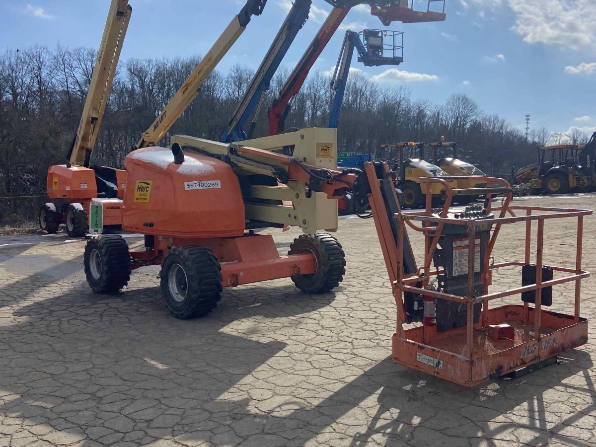2017 JLG 450AJ