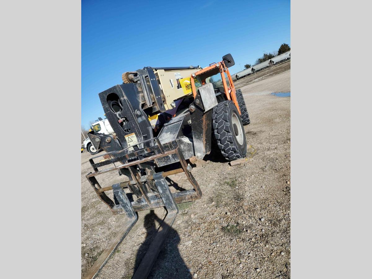 2018 JLG 1255