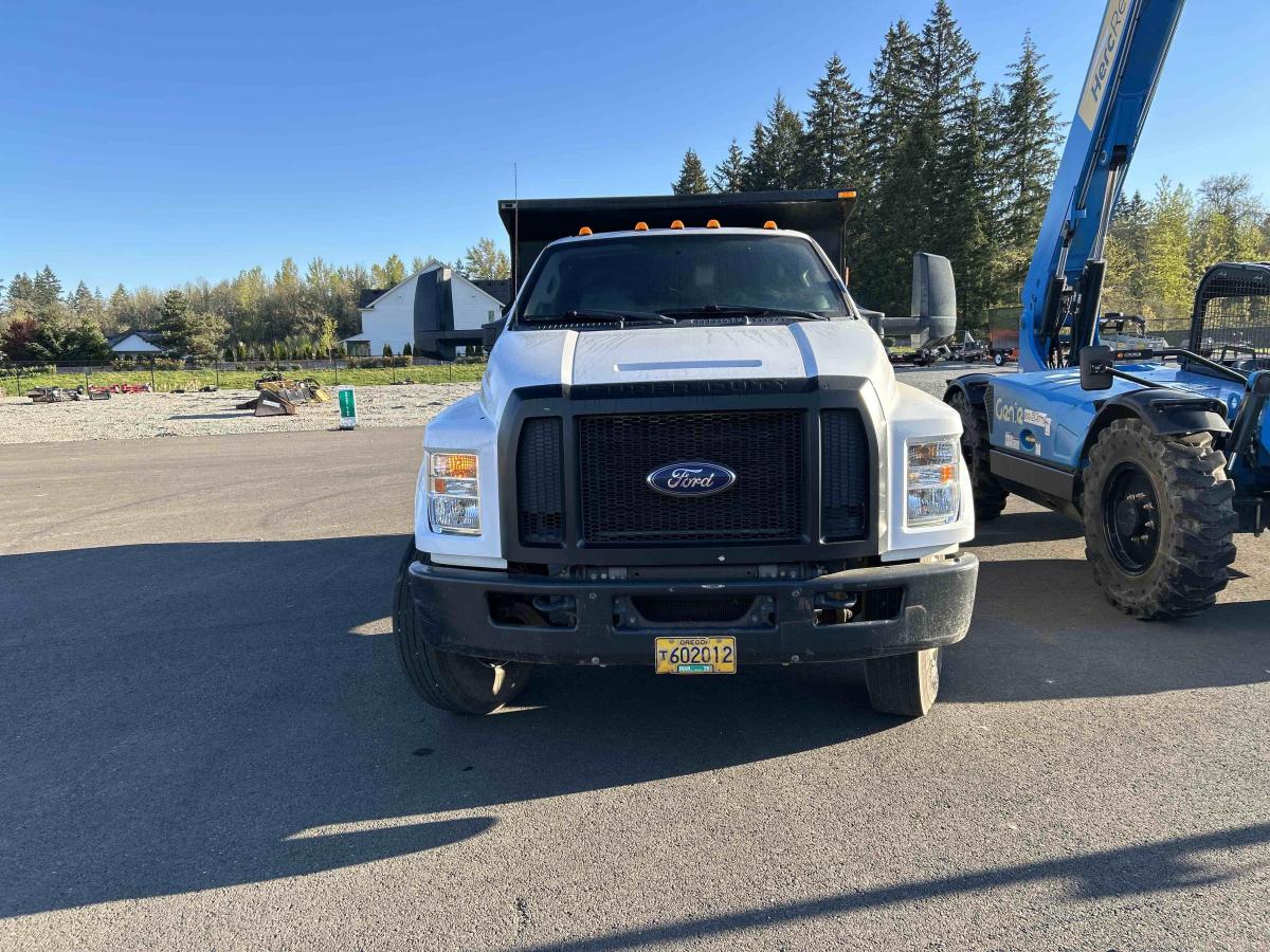 2017 Ford F750-2