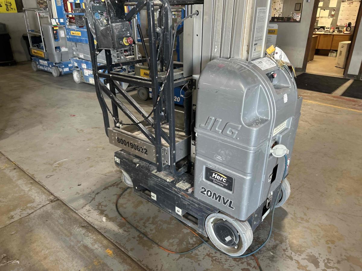 2017 JLG 20MVL-4