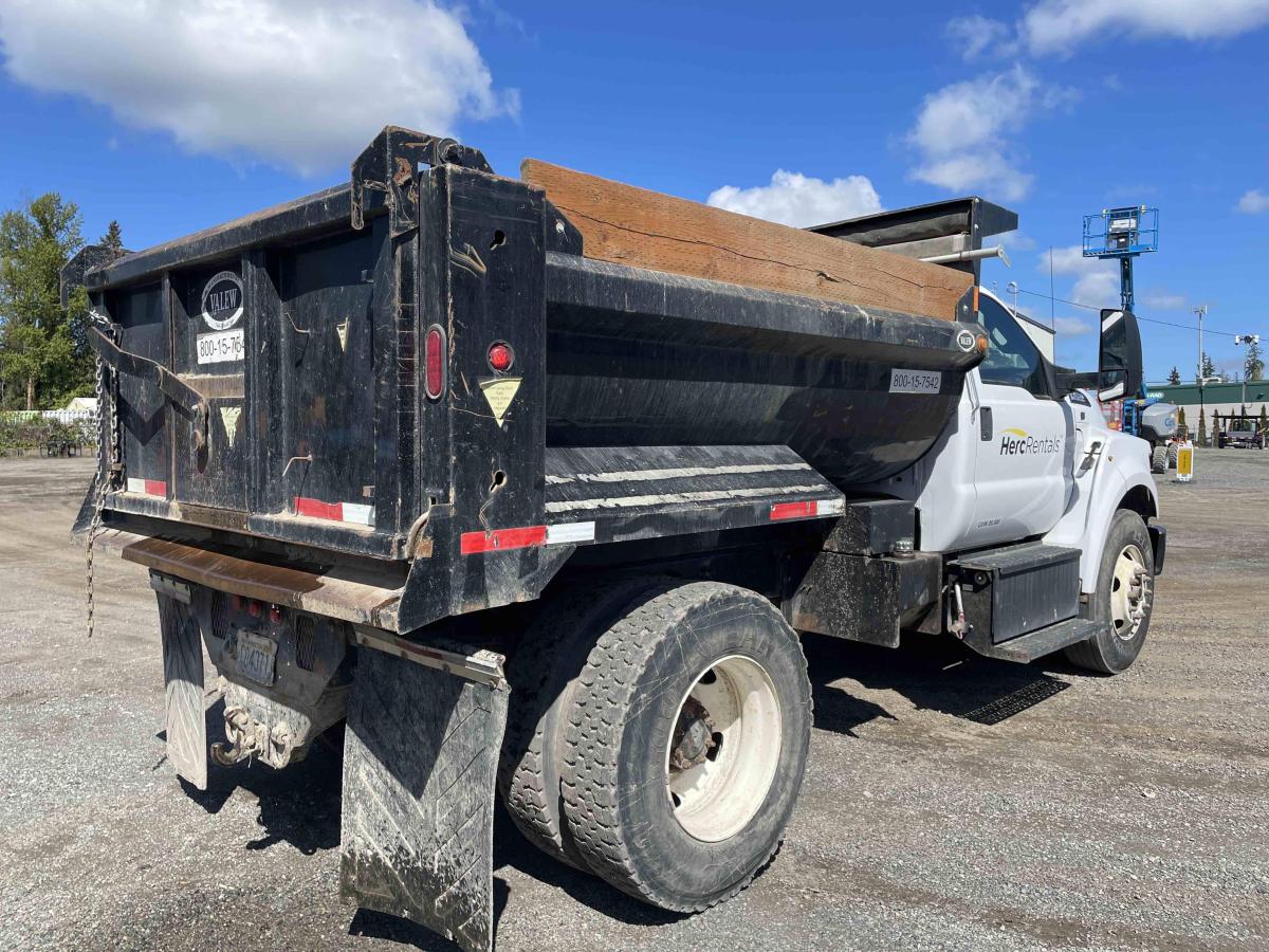 2017 Ford F750-2