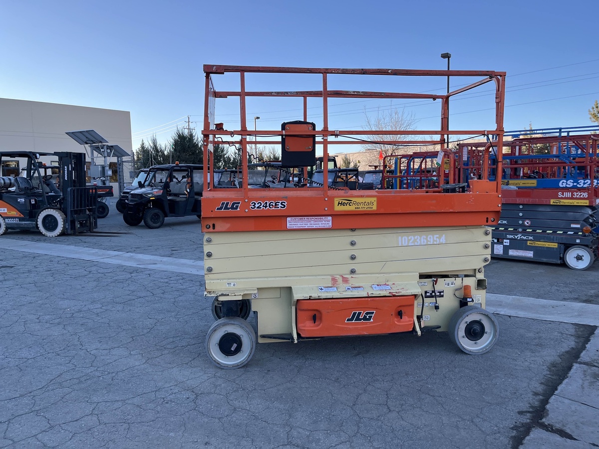 2018 JLG 3246ES-2