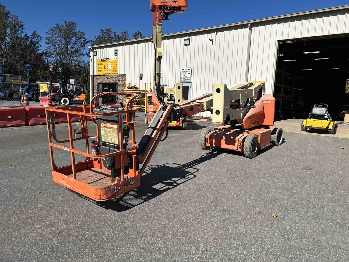 2014 JLG E400AJPN-4