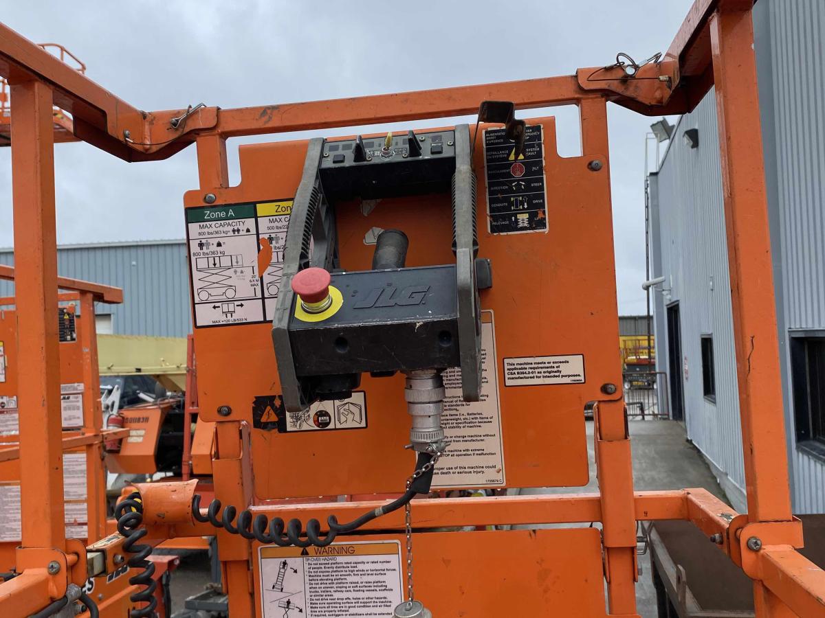 2017 JLG 2632ES