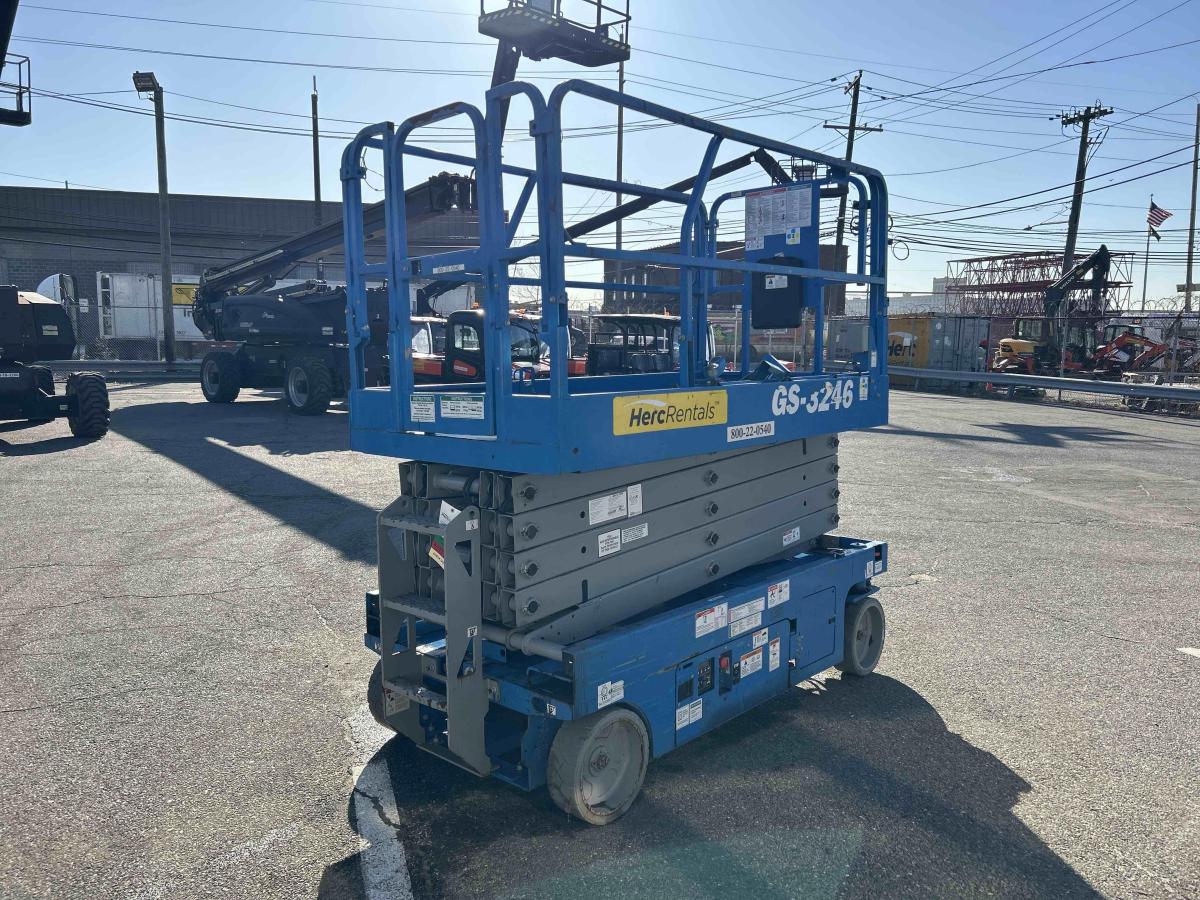 2018 Genie GS-3246