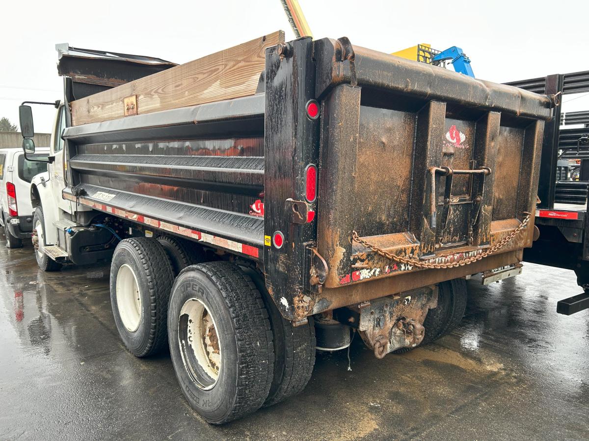 2019 Freightliner M2106