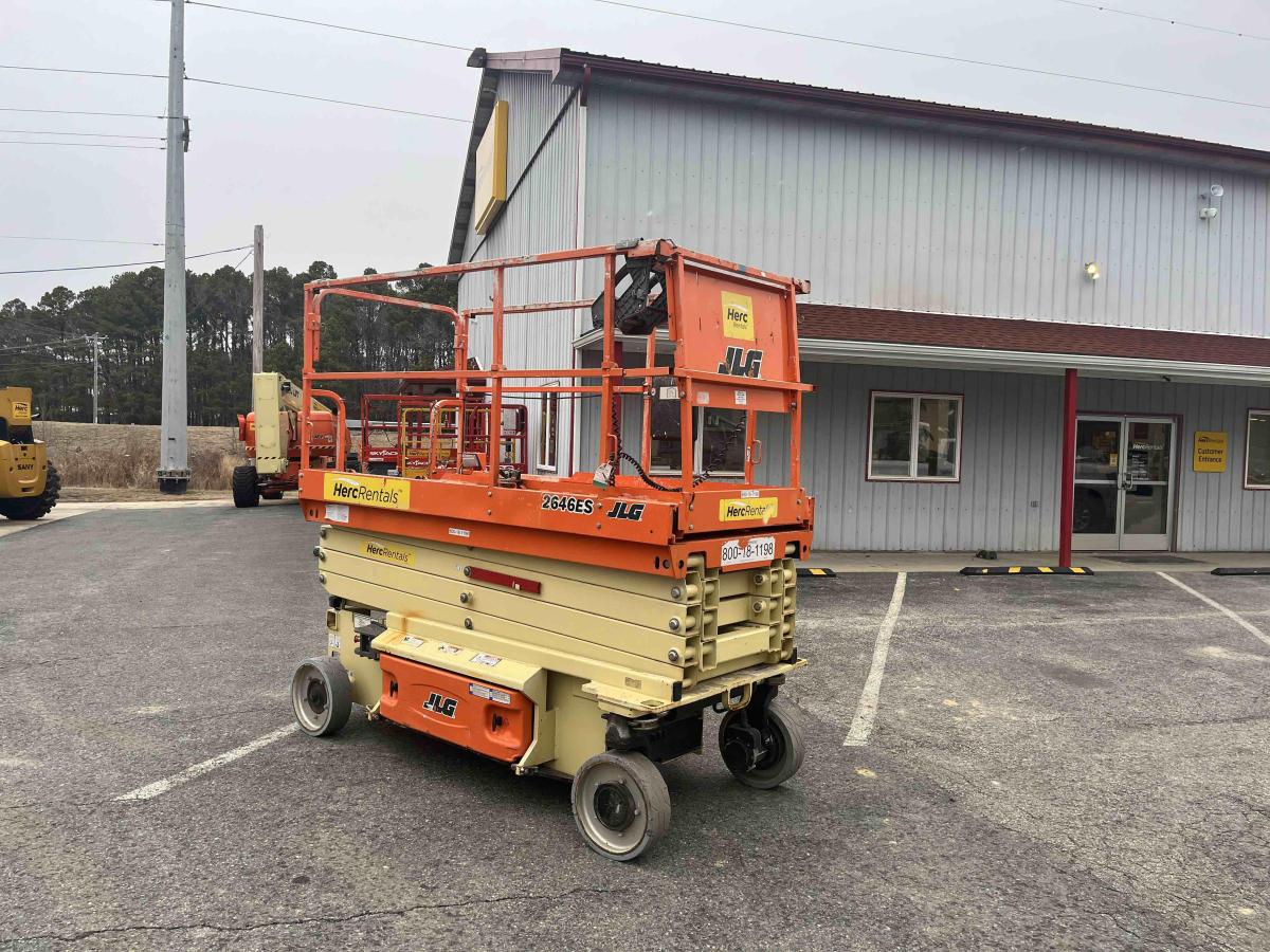 2017 JLG 2646ES