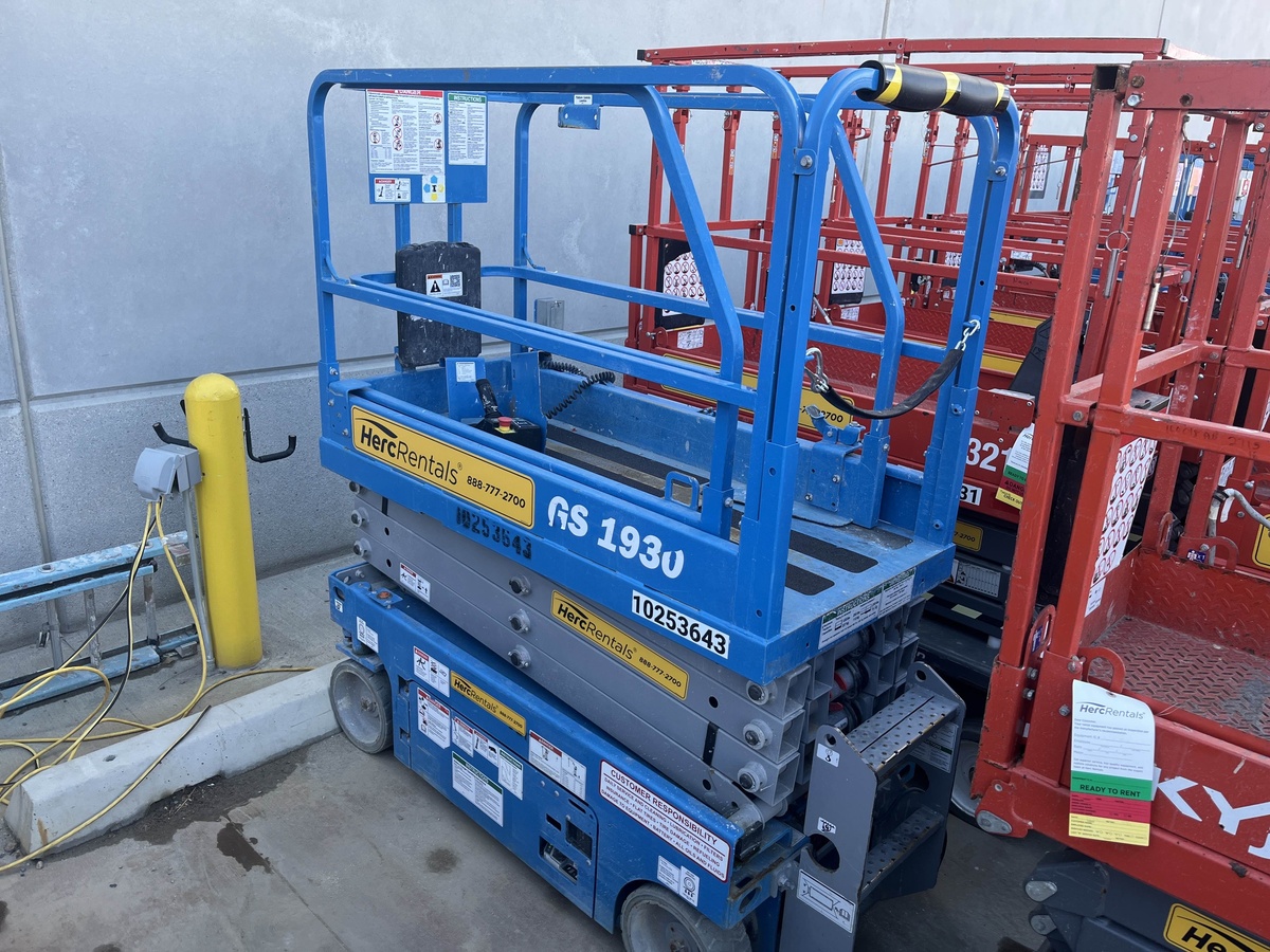 2018 Genie GS-1930