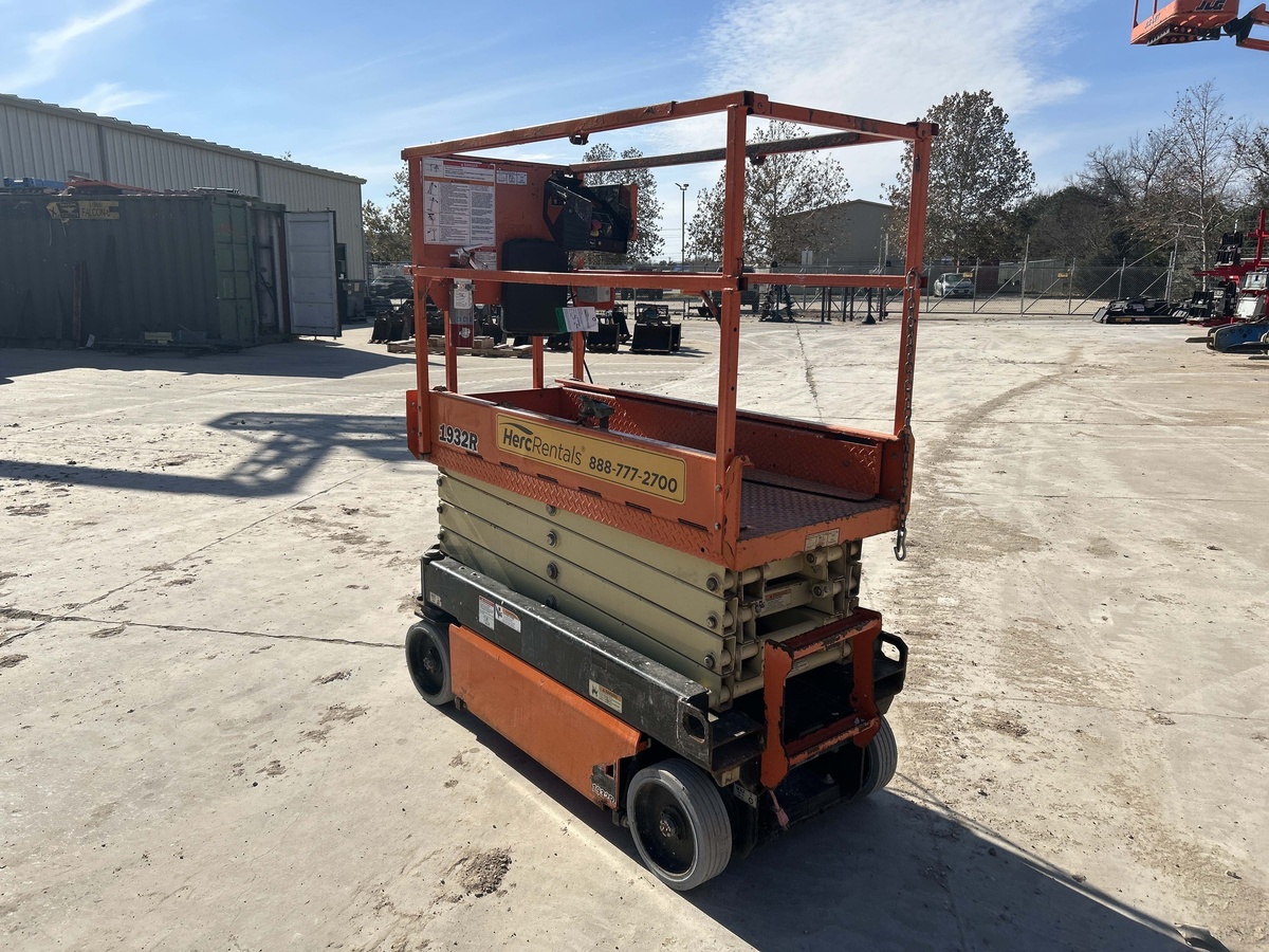 2018 JLG 1932R-3