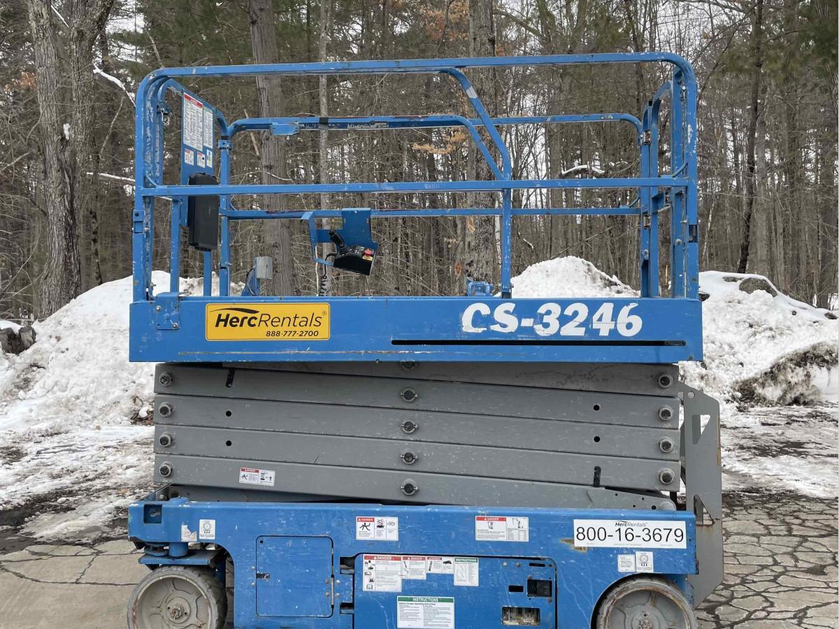 2017 Genie GS-3246-4