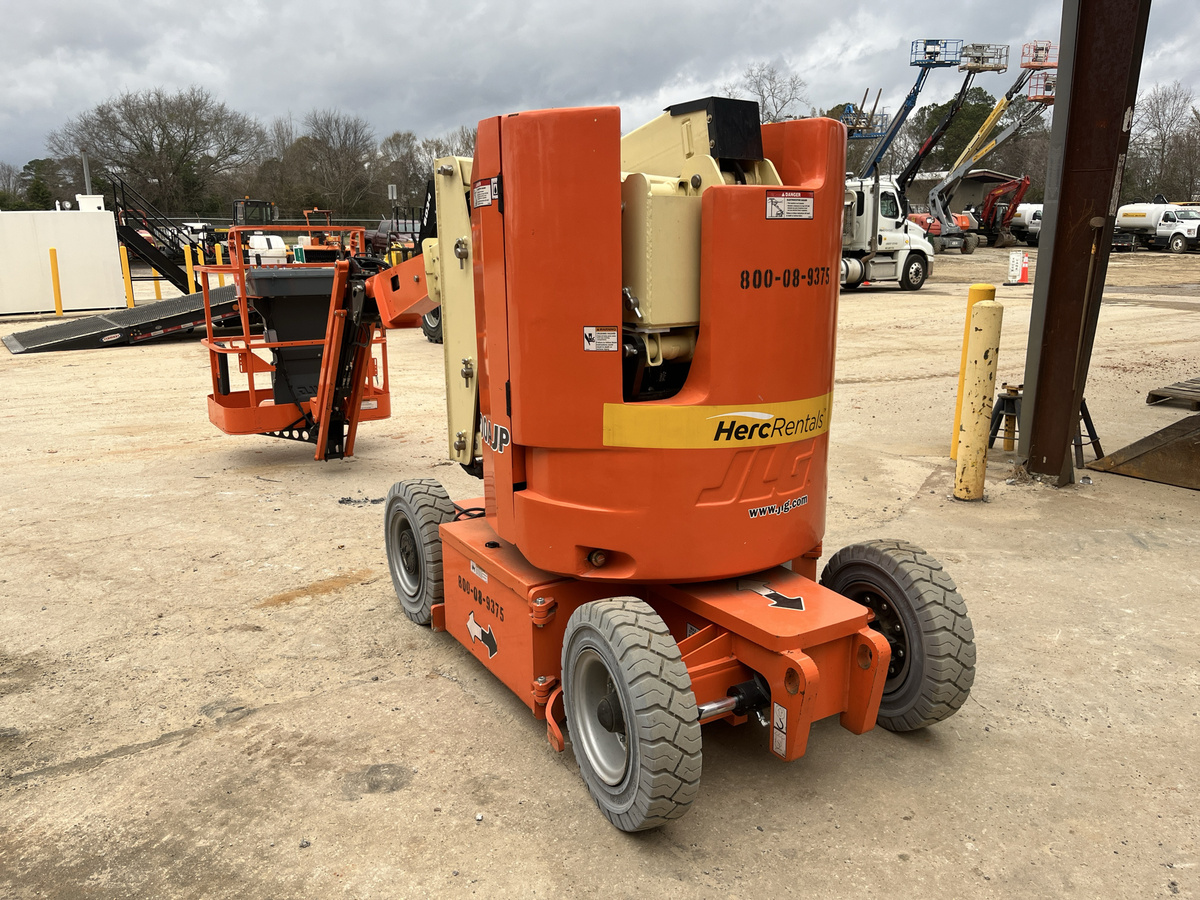 2016 JLG E300AJP-4
