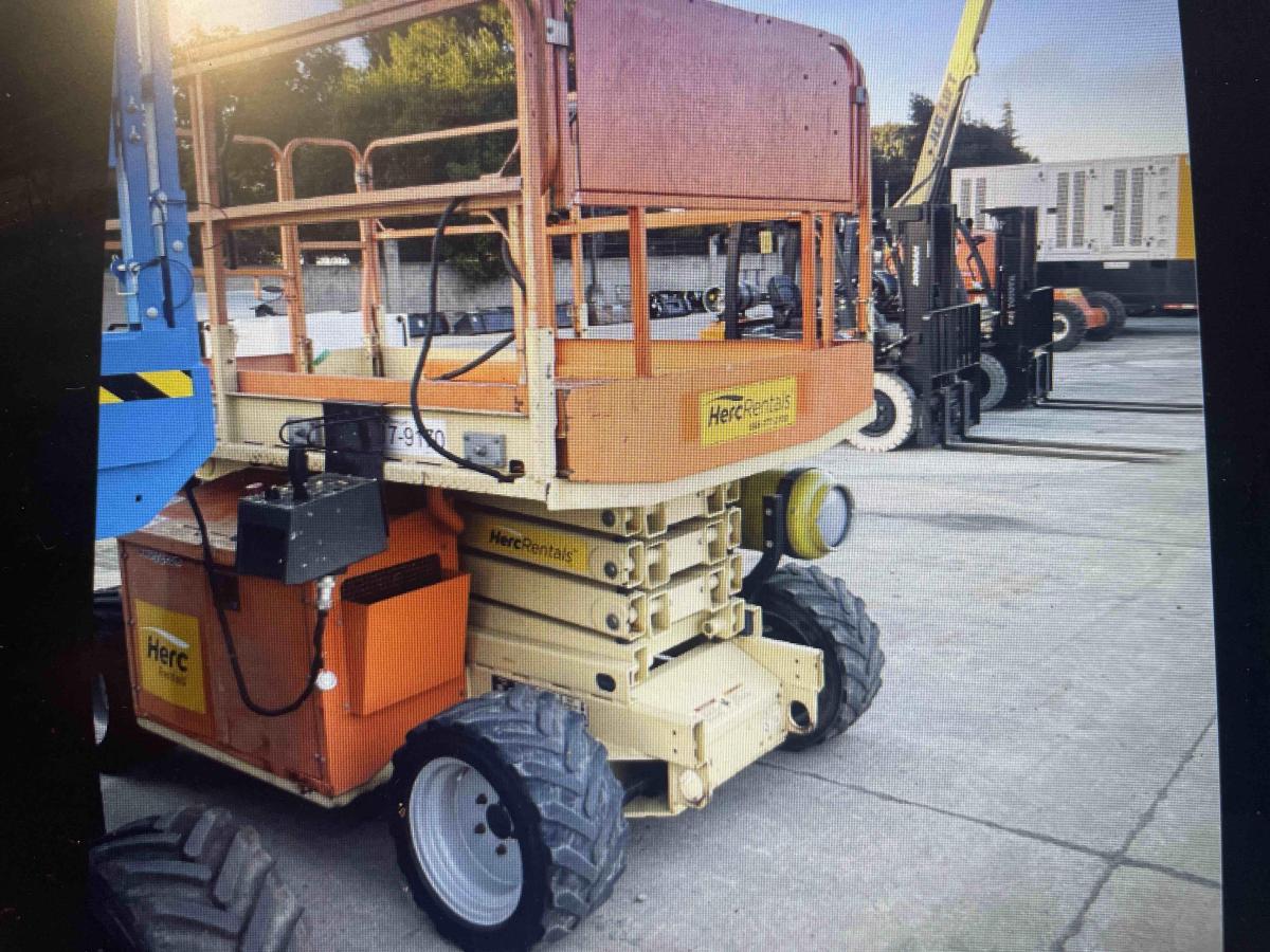 2017 JLG 260MRT-5
