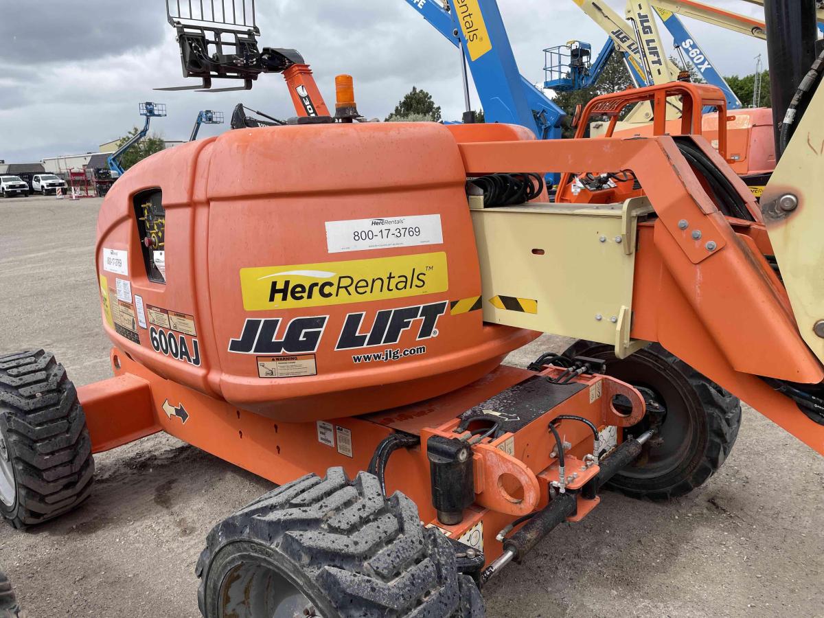 2017 JLG 600AJ