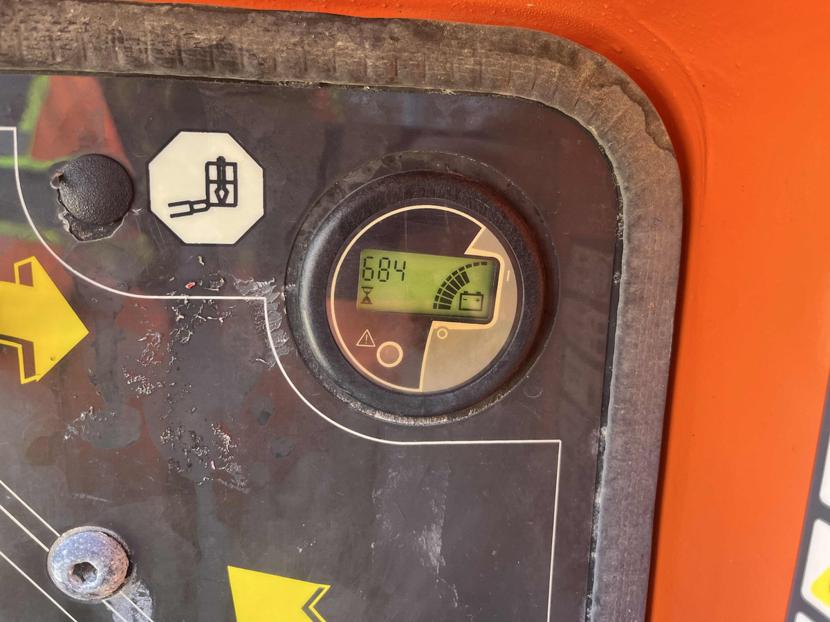 2017 JLG M600JP