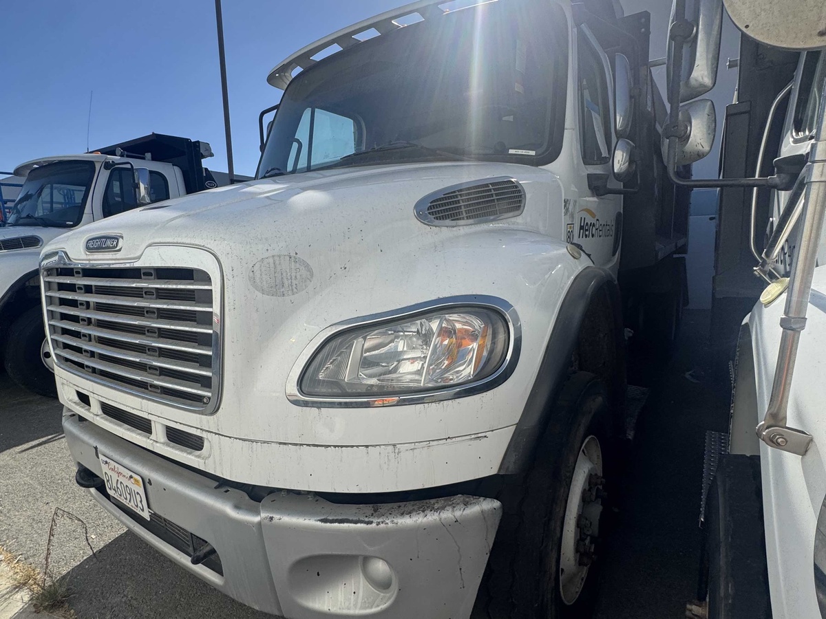 2017 Freightliner M2106-11