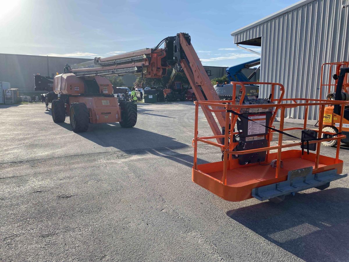 2017 JLG 1200SJP-11