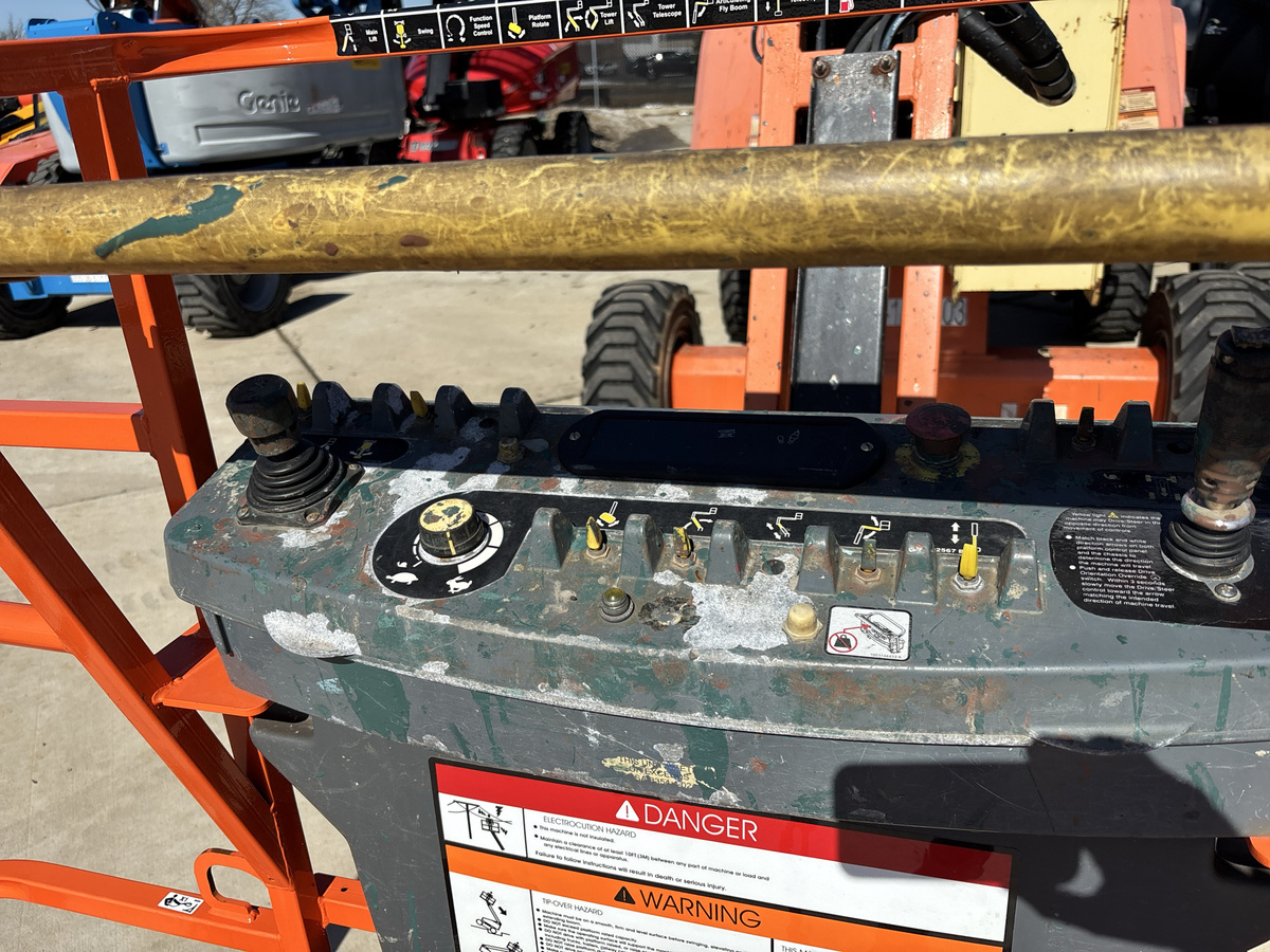 2017 JLG 450AJ-6