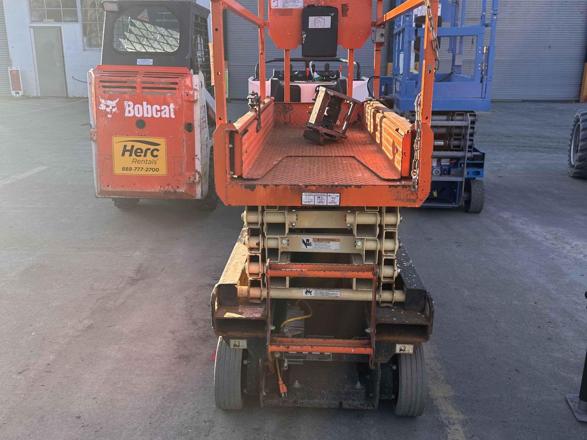 2017 JLG 1932R