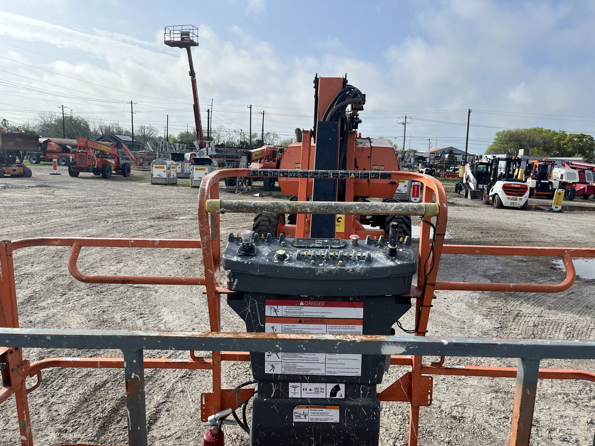 2018 JLG 800AJ-6