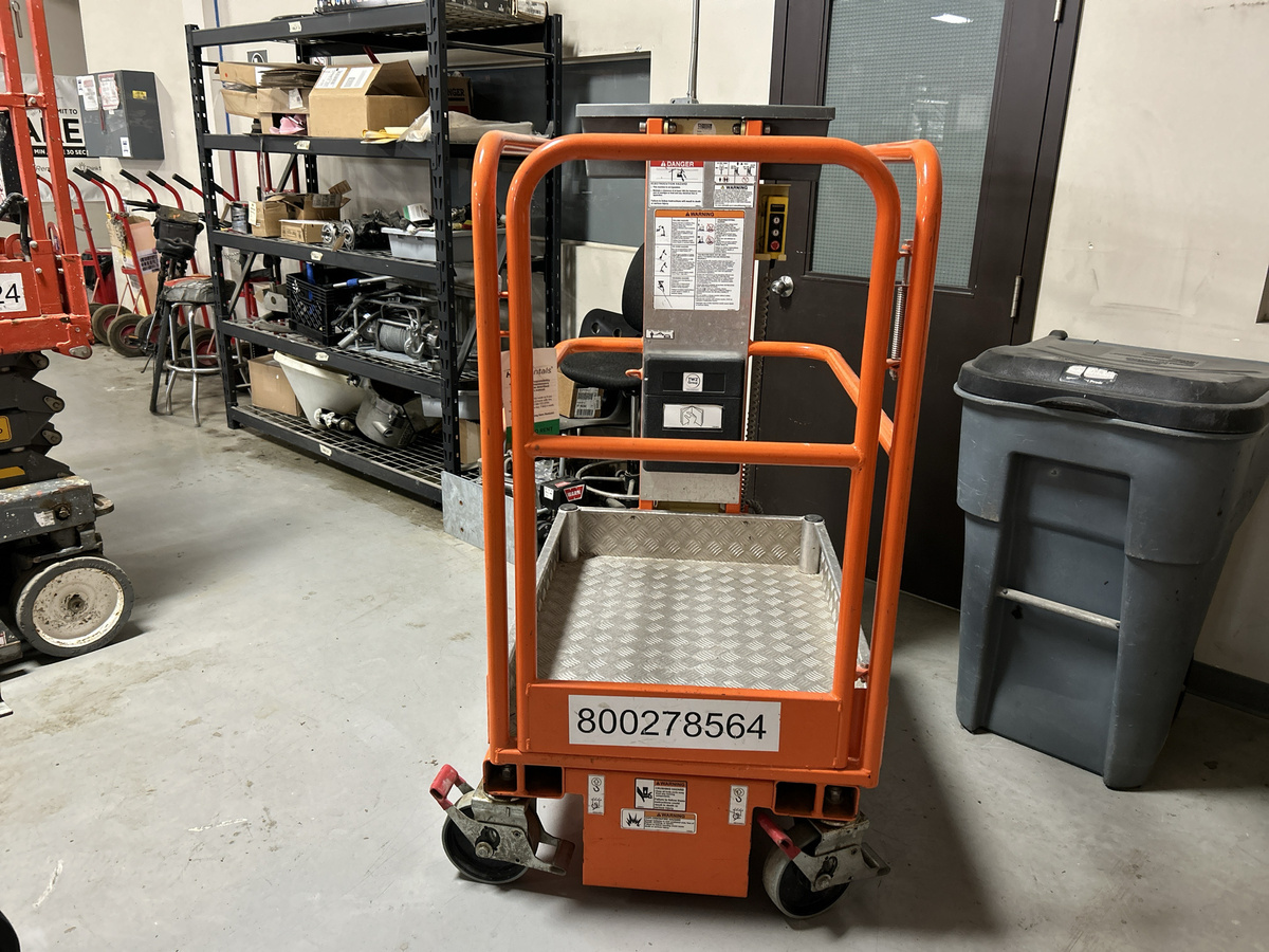 2020 JLG 830P