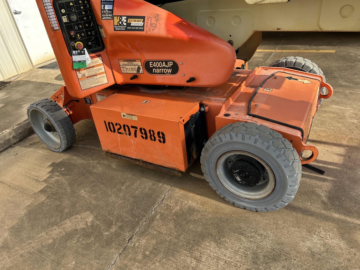 2017 JLG E400AJPN-6