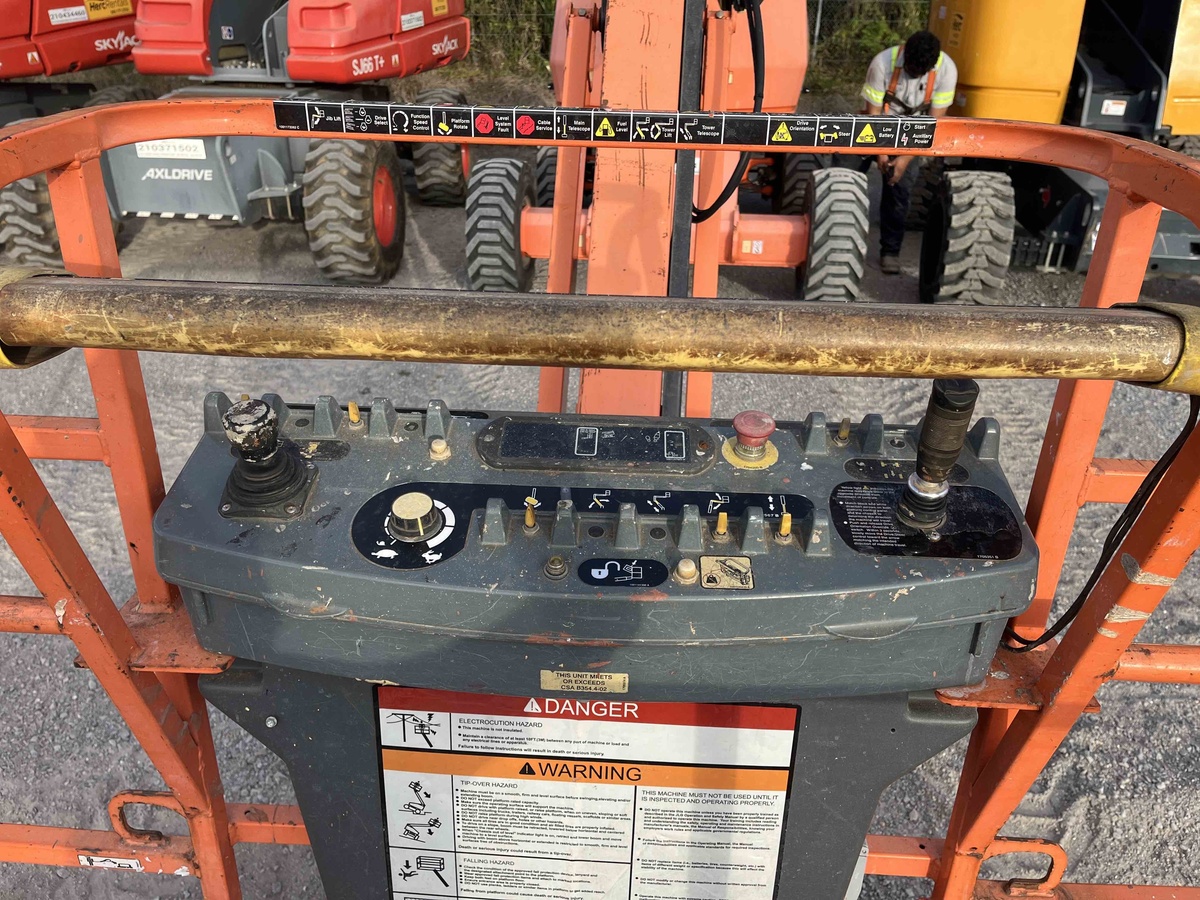 2018 JLG 460SJ-12