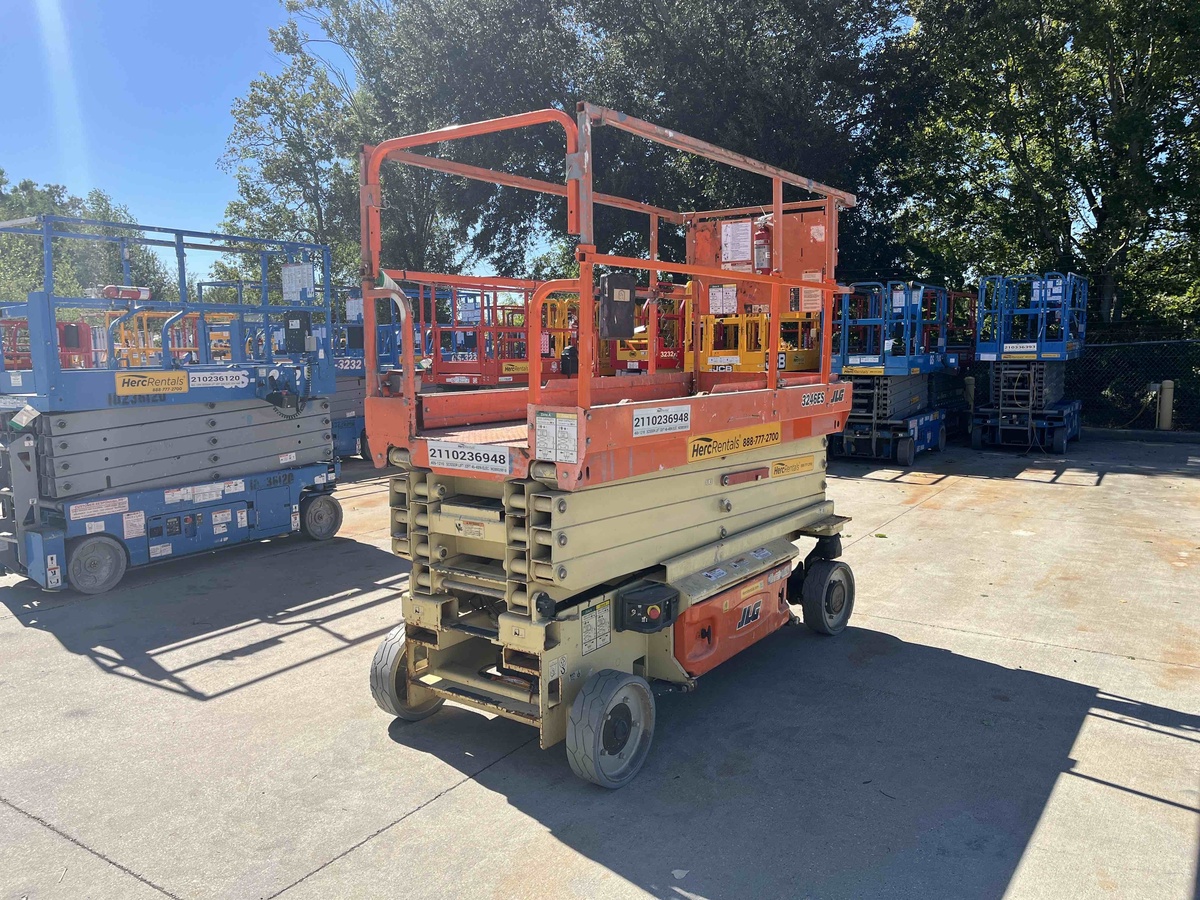 2018 JLG 3246ES-8