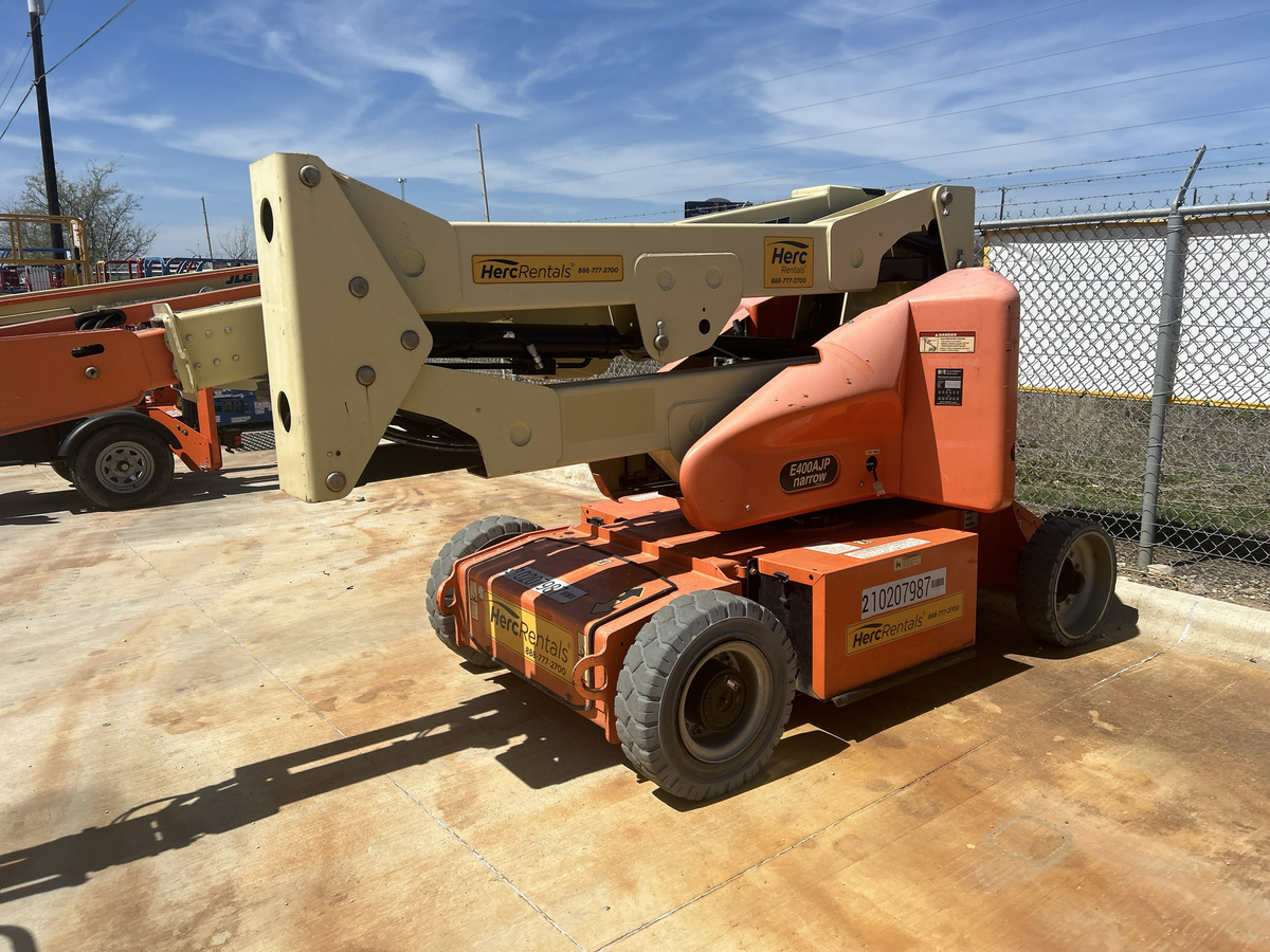 2017 JLG E400AJPN-6
