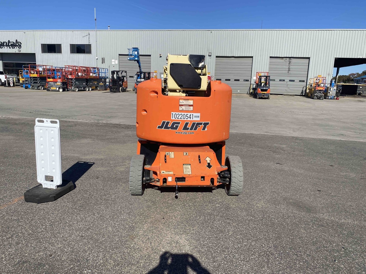 2017 JLG E400AJPN-2