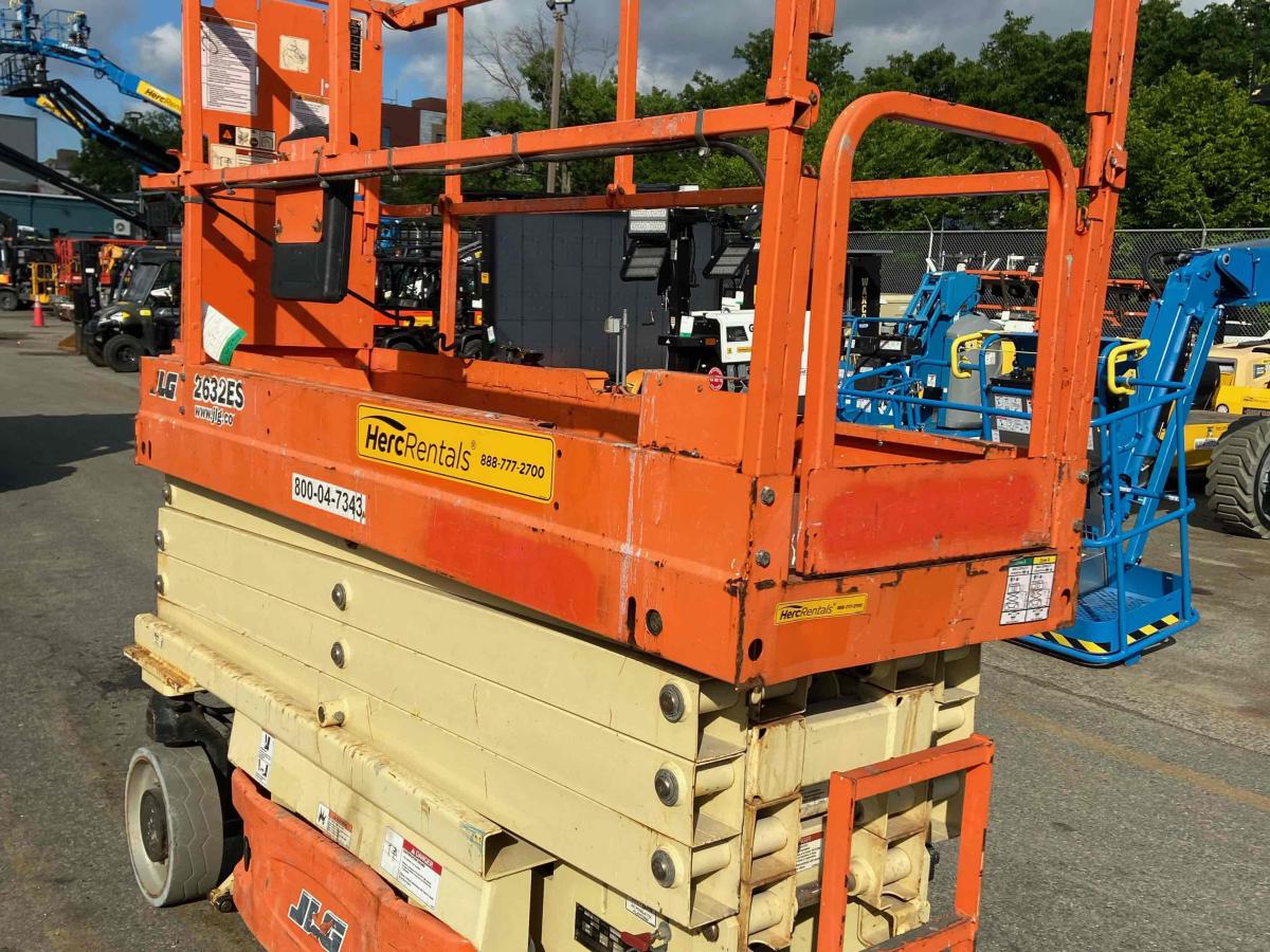 2015 JLG 2630ES