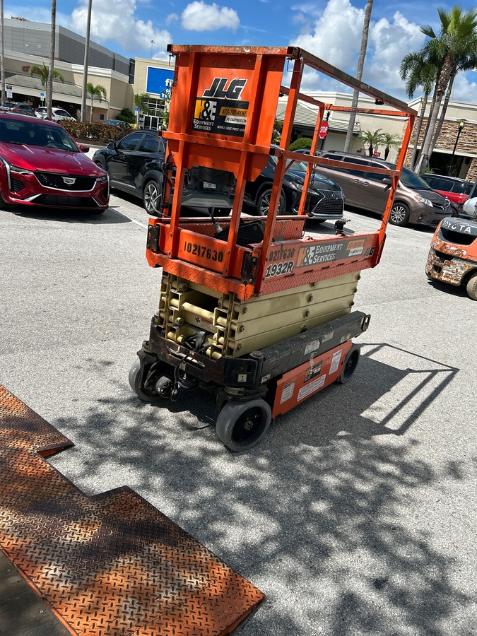 2017 JLG 1932R