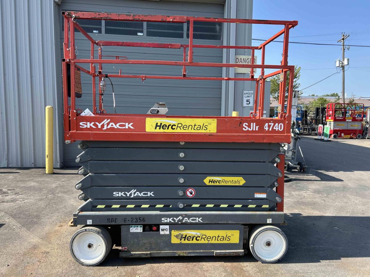 2017 Skyjack SJ4740