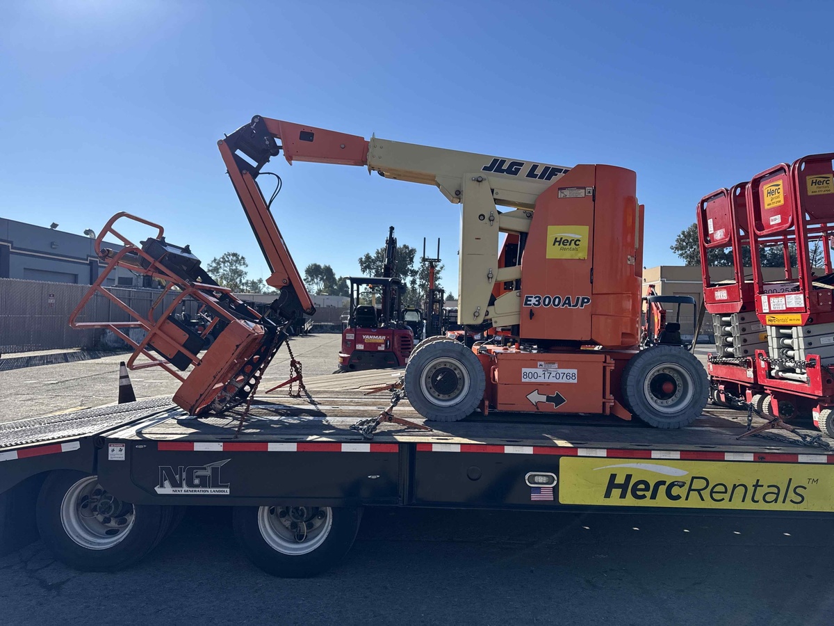 2017 JLG E300AJP-3