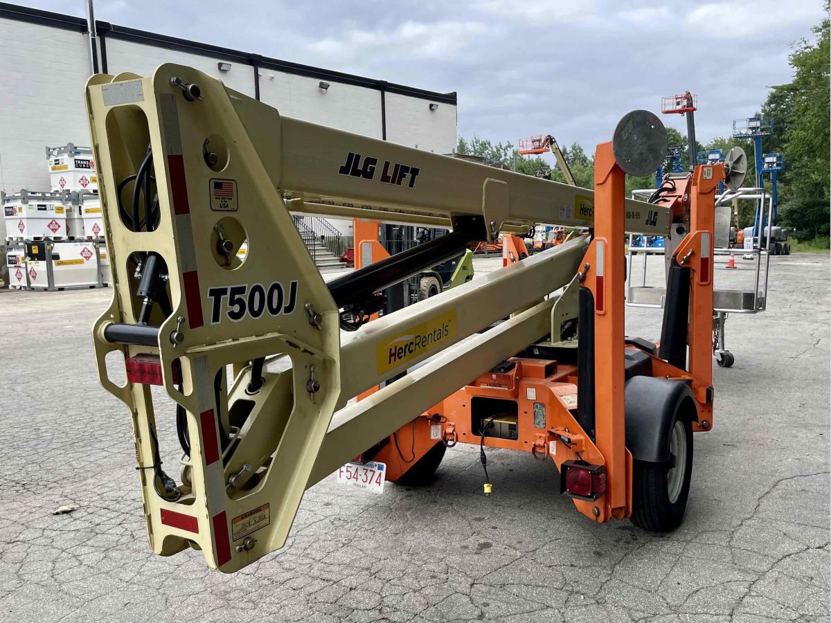 2017 JLG T500J