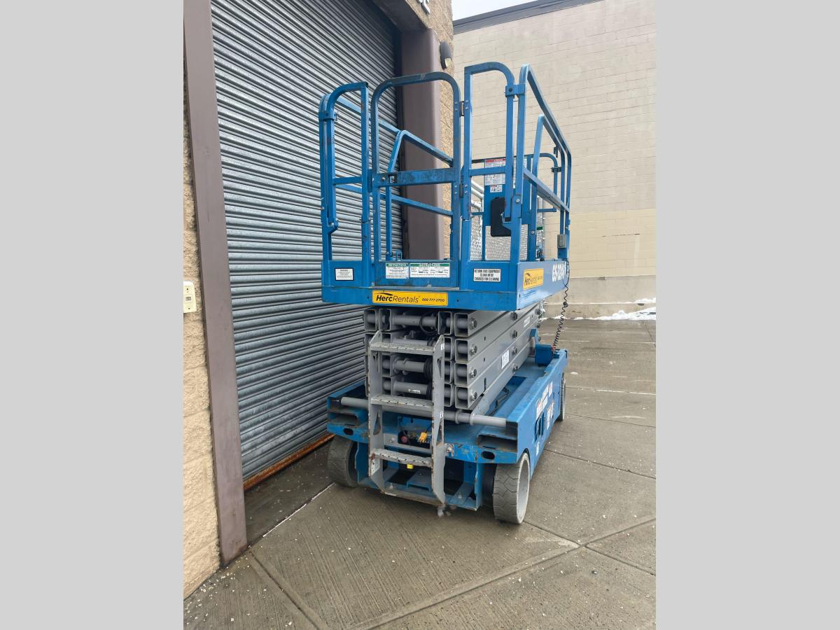 2017 Genie GS-3246