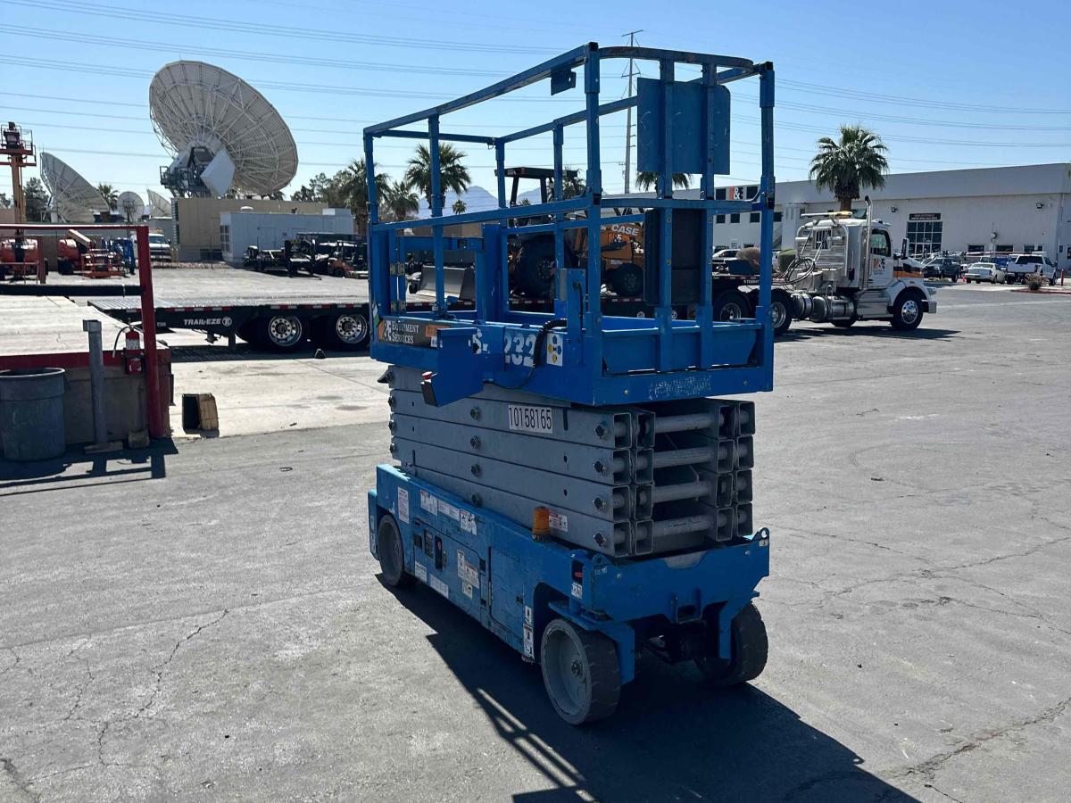 2015 Genie GS-3232