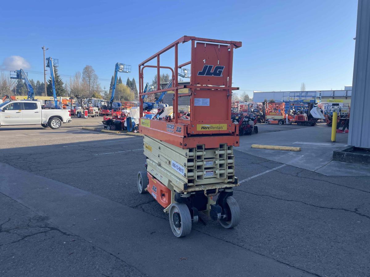 2017 JLG 2632ES